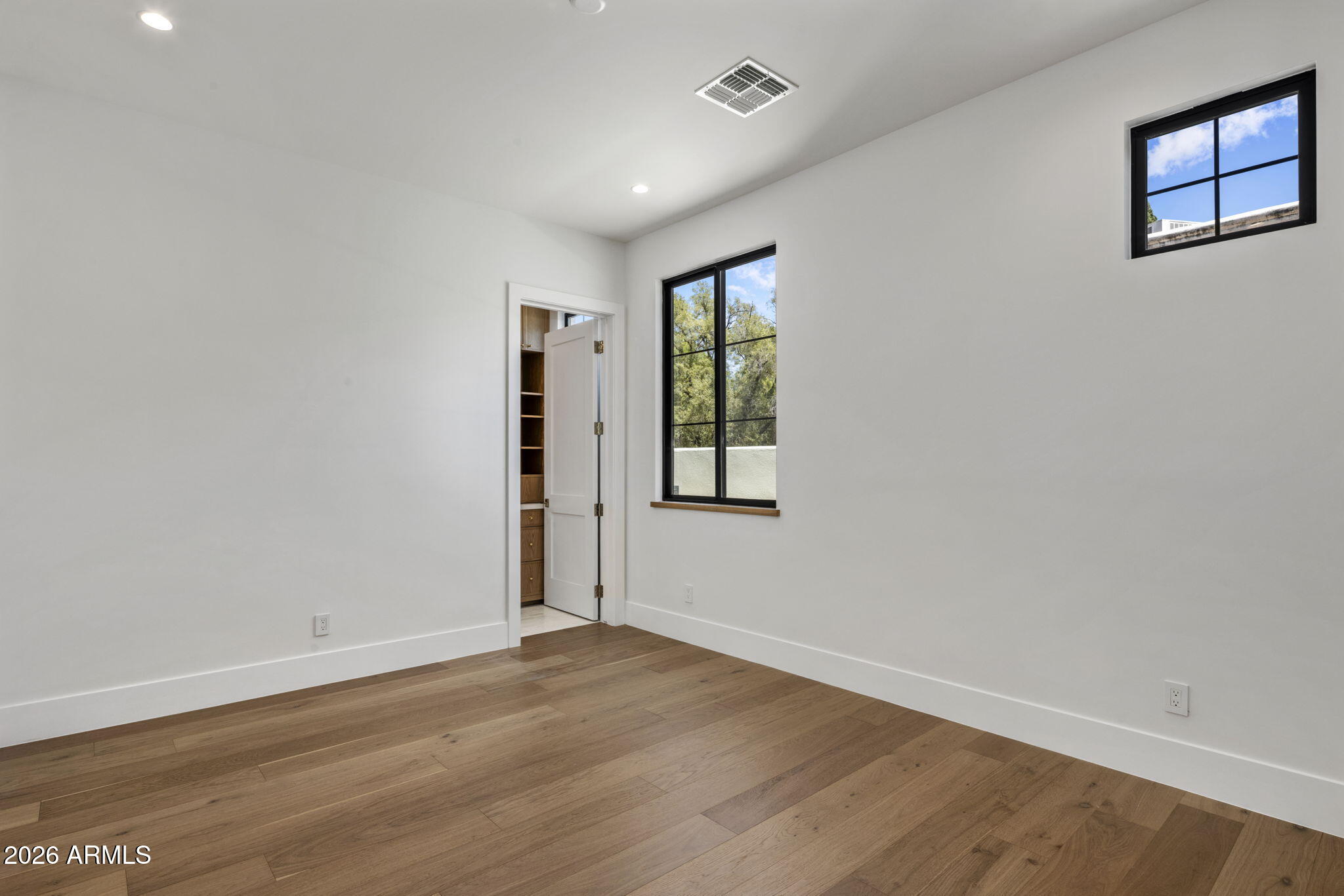 5935 E CALLE TUBERIA