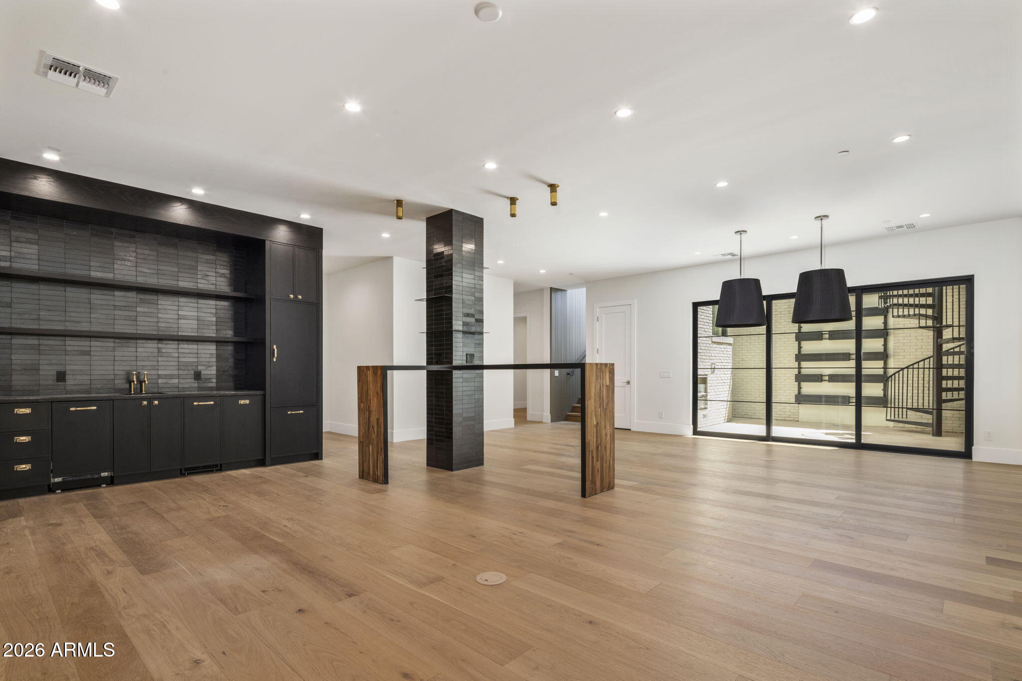 5935 E CALLE TUBERIA