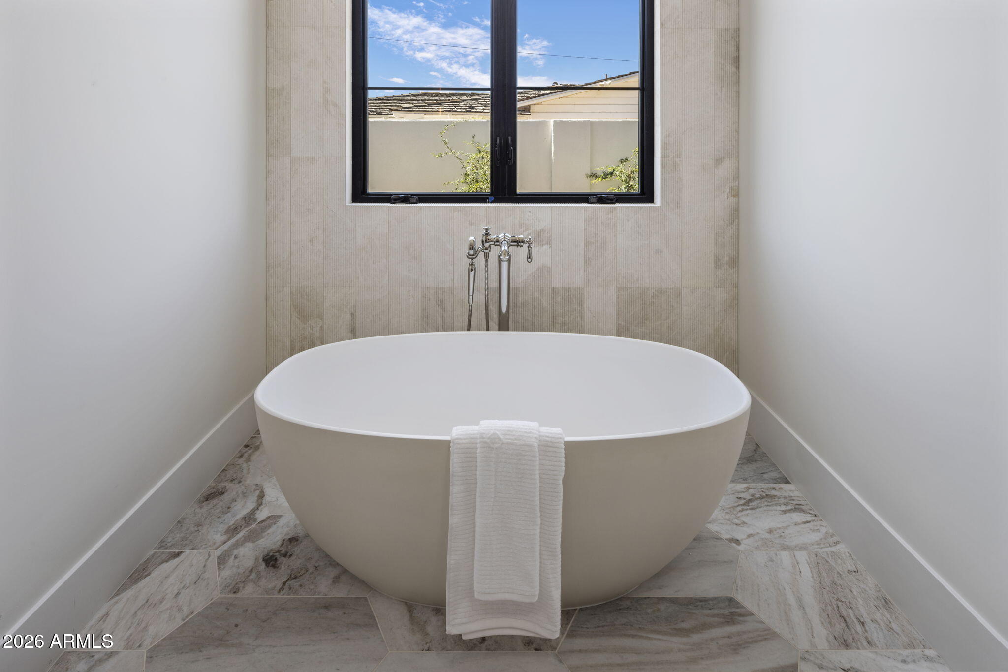 5935 E CALLE TUBERIA