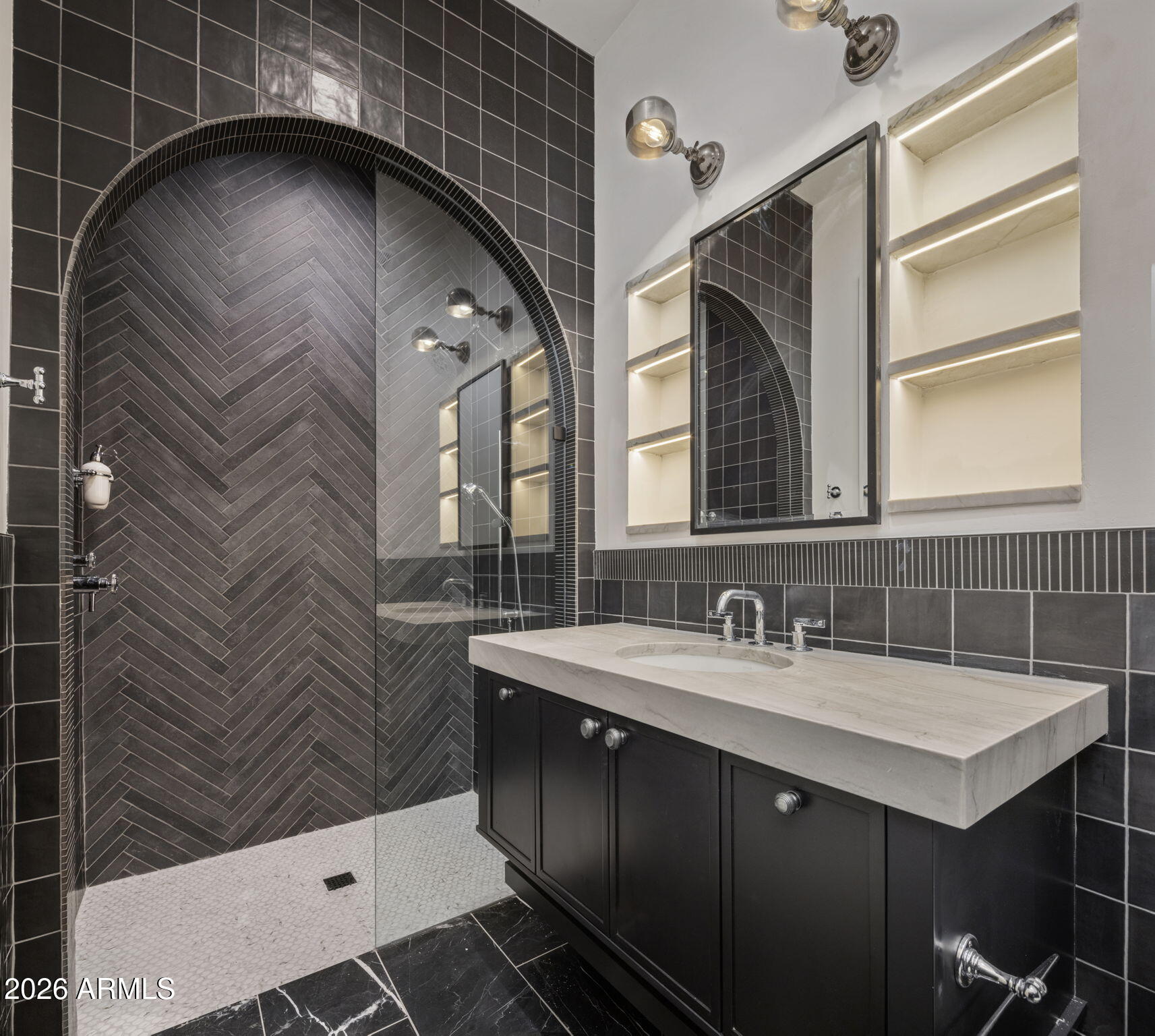 5935 E CALLE TUBERIA