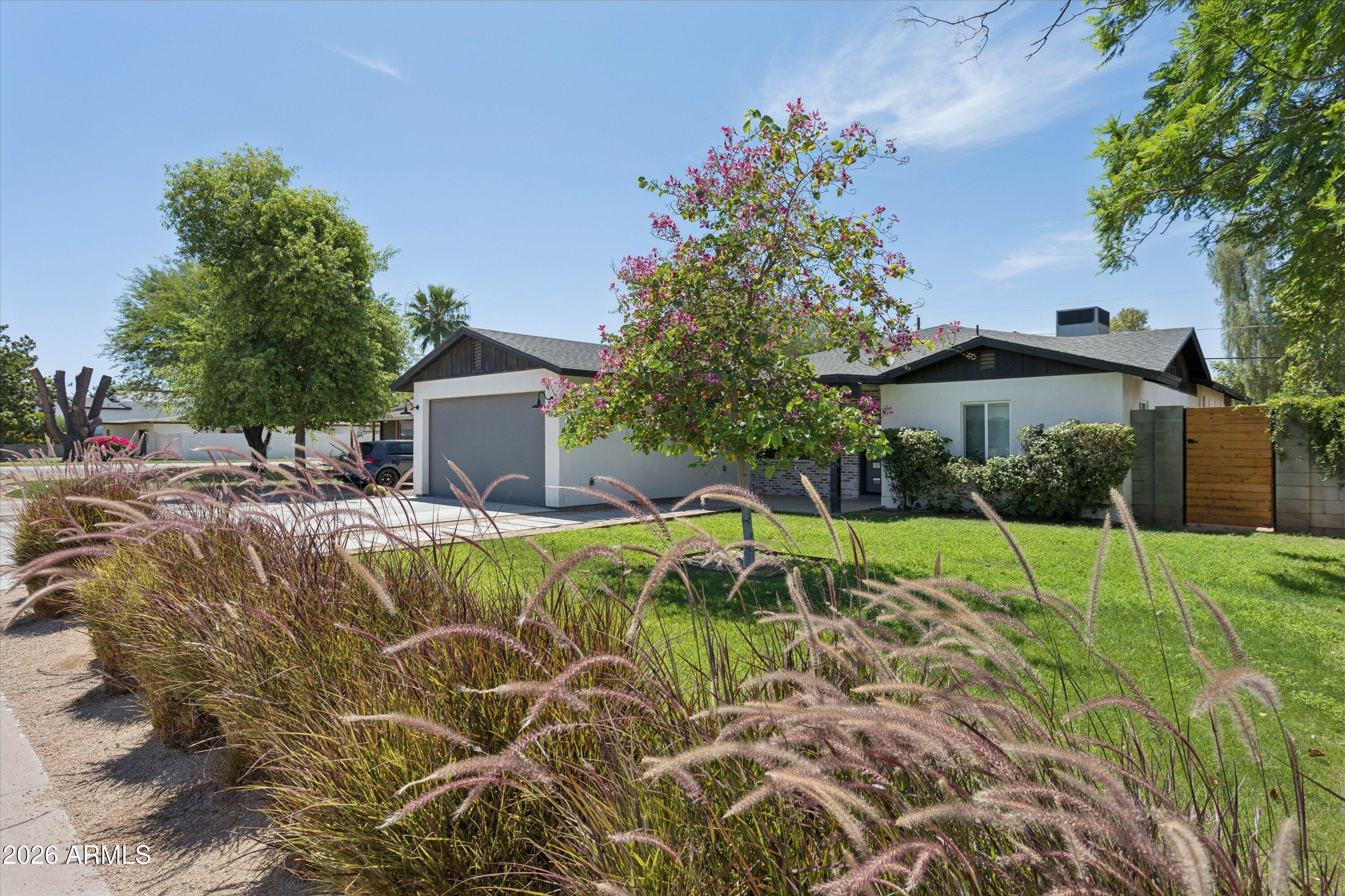 1841 E MONTECITO Avenue