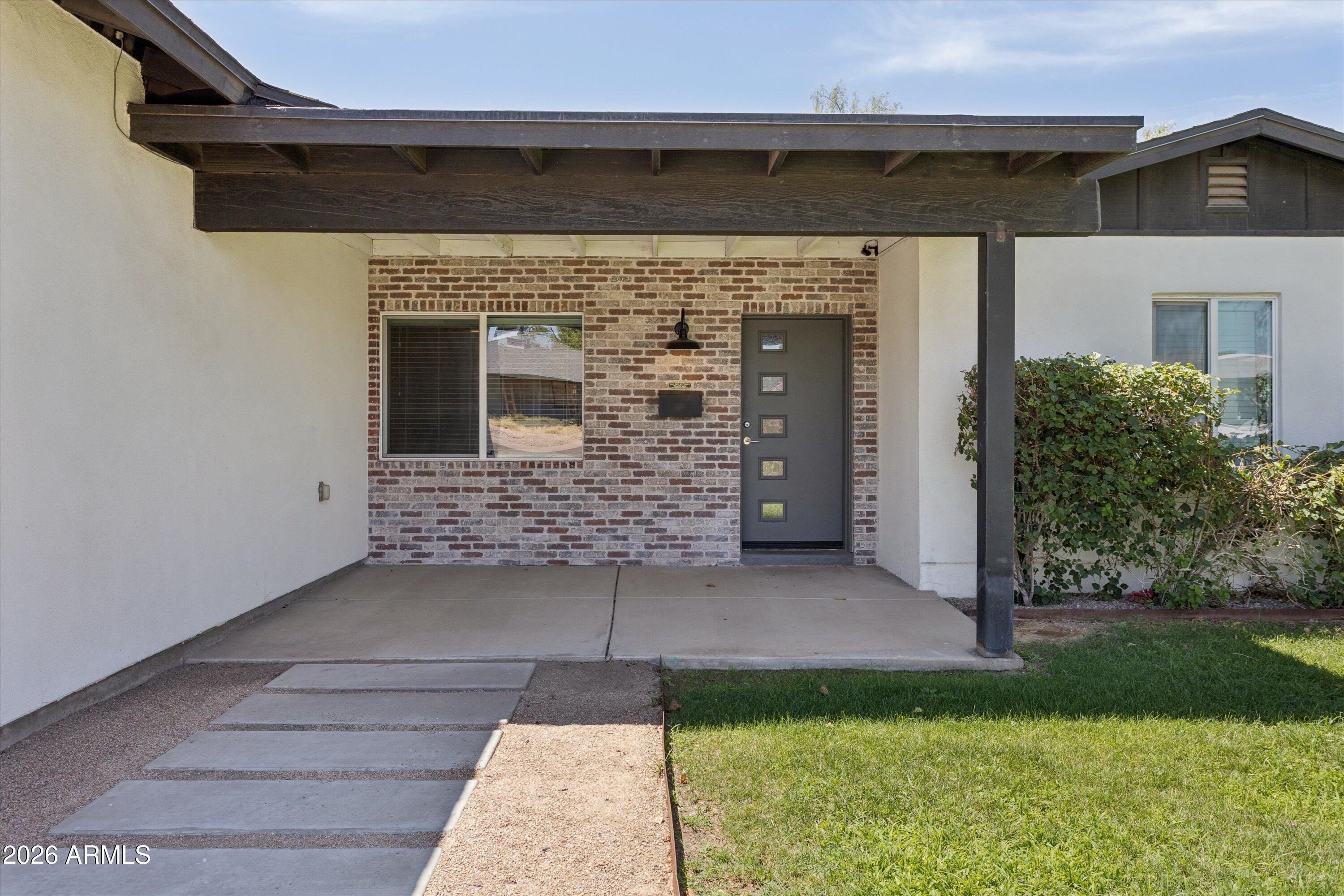 1841 E MONTECITO Avenue