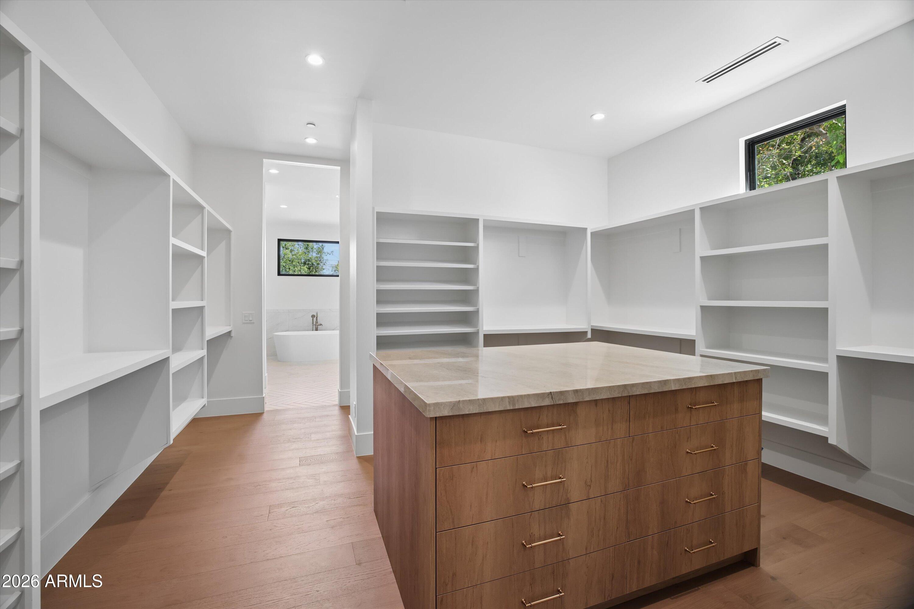 2818 E ELM Street