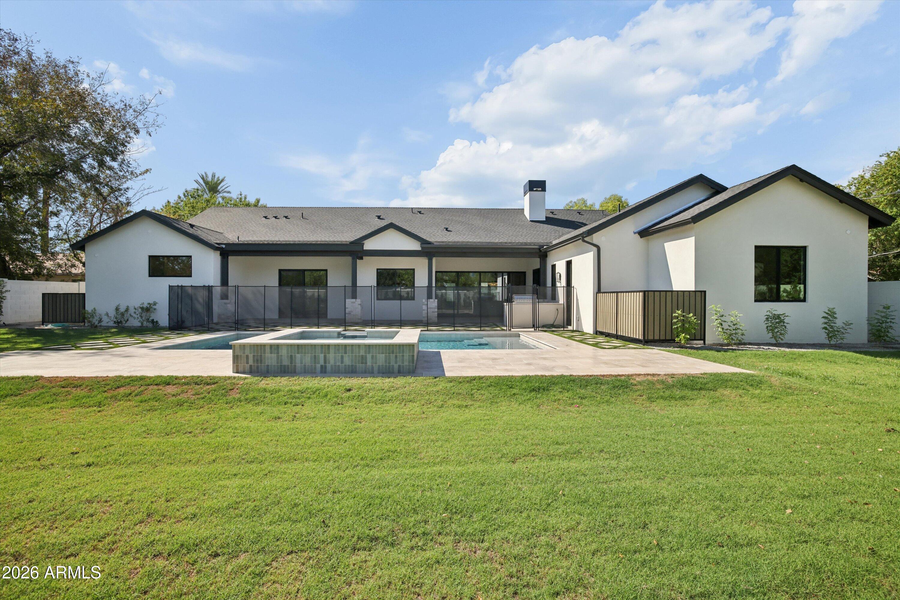 2818 E ELM Street