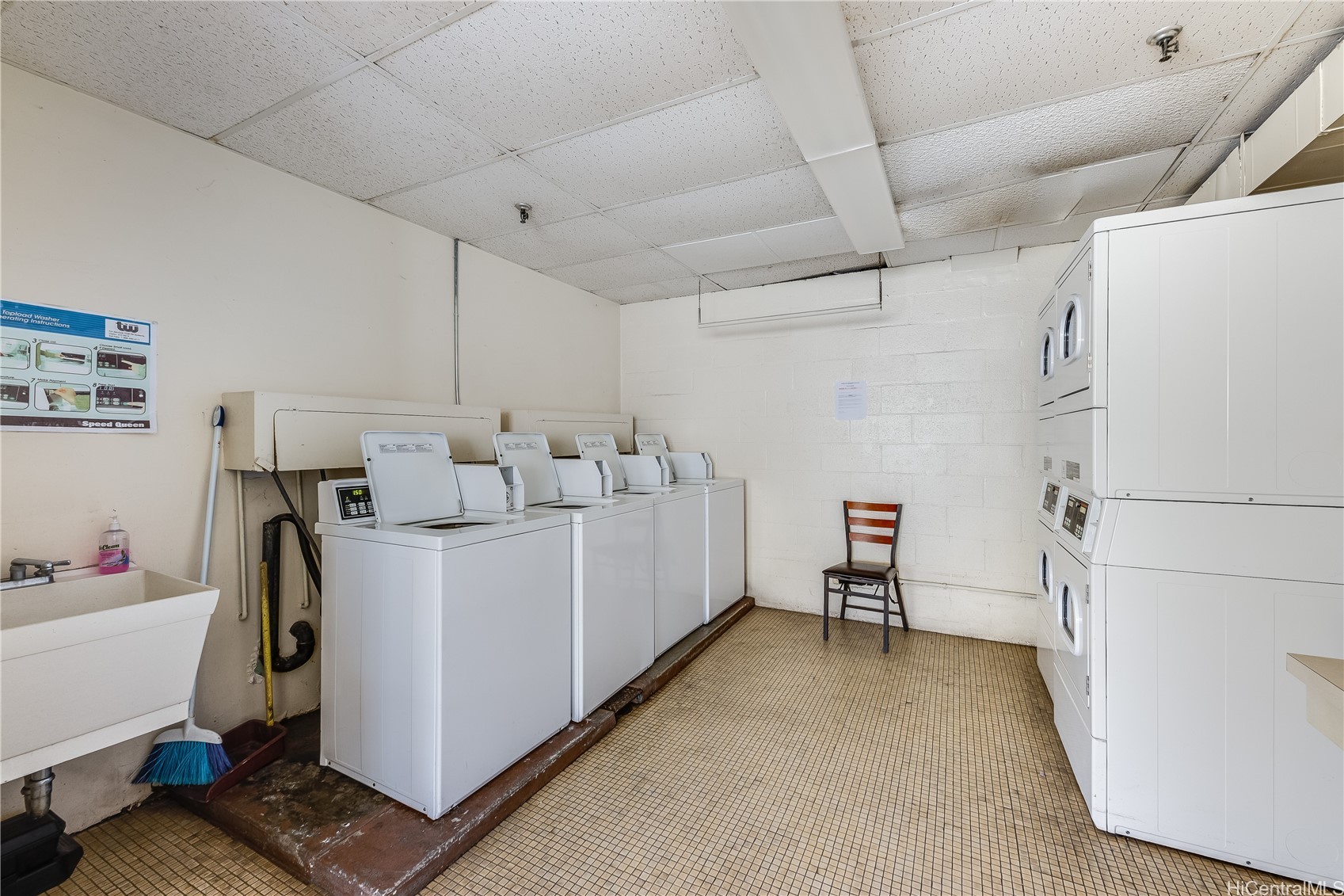 785 Kinau Street PH4