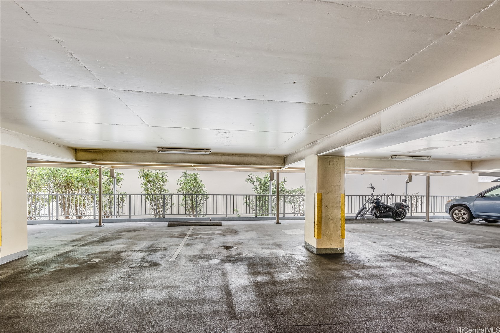 785 Kinau Street PH4