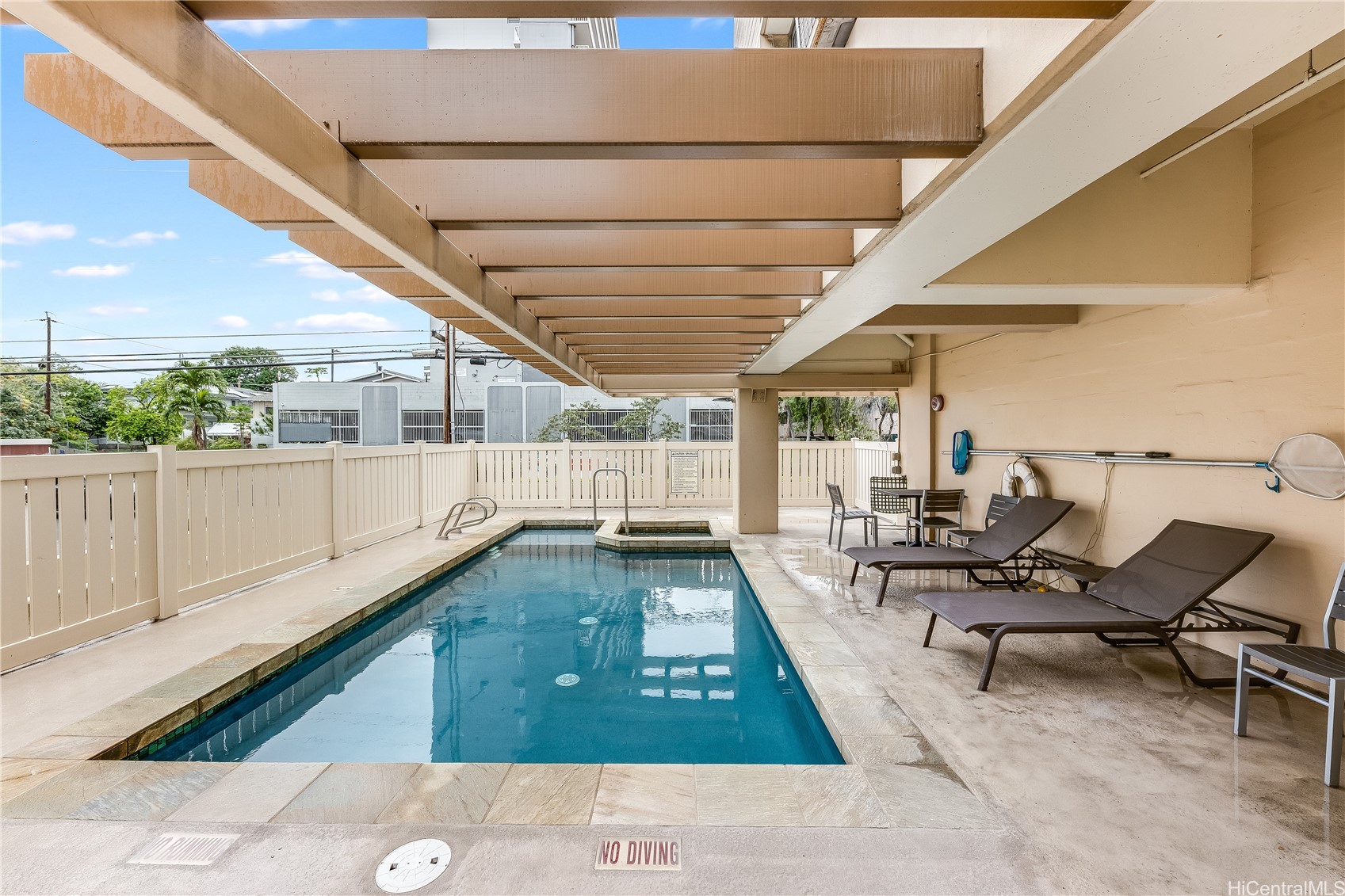 785 Kinau Street PH4