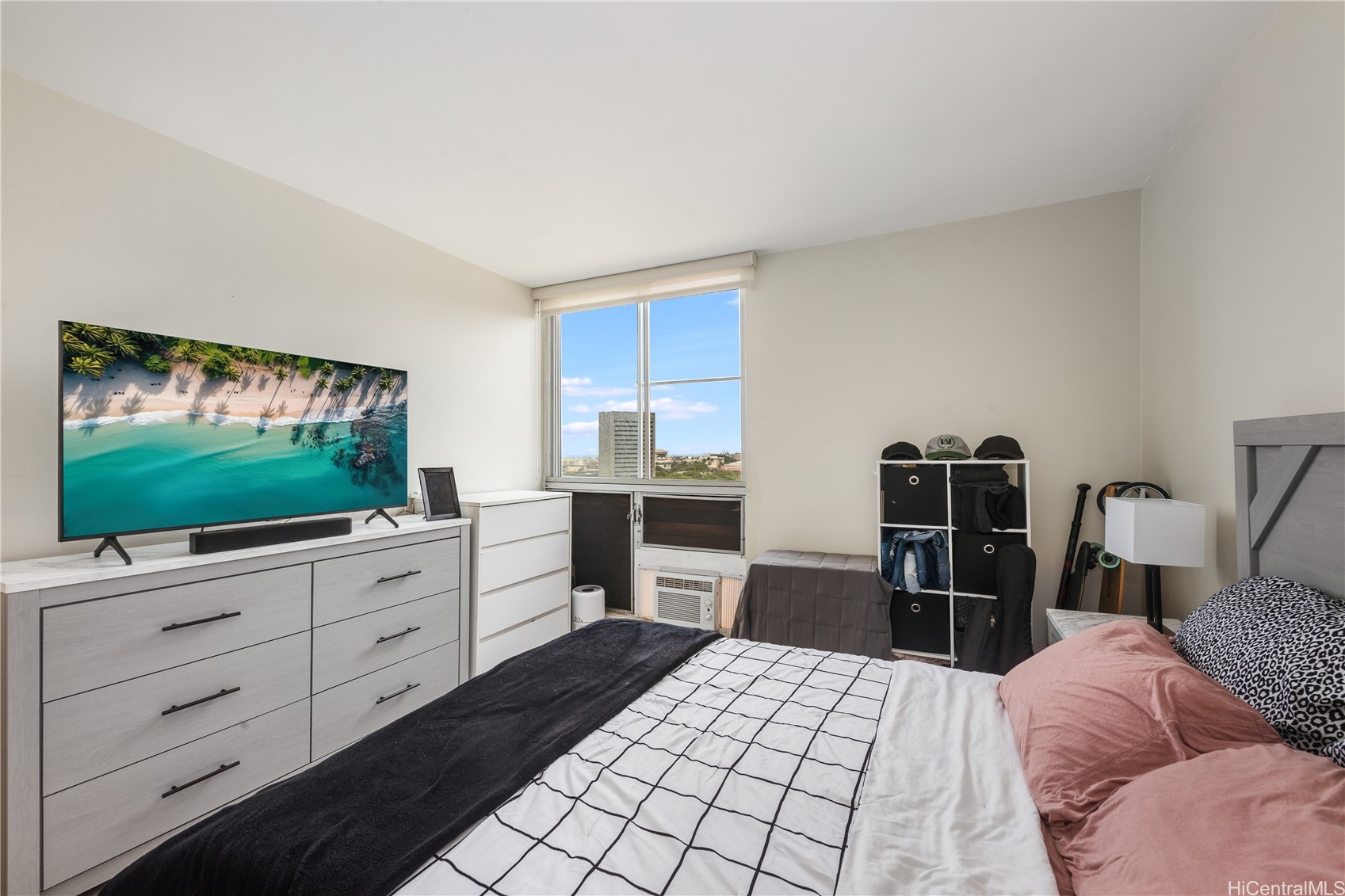 785 Kinau Street PH4
