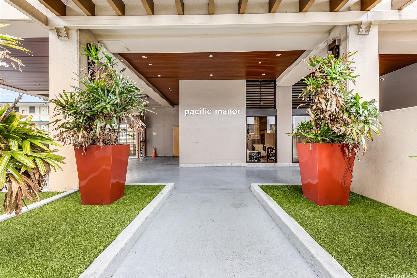 785 Kinau Street PH4