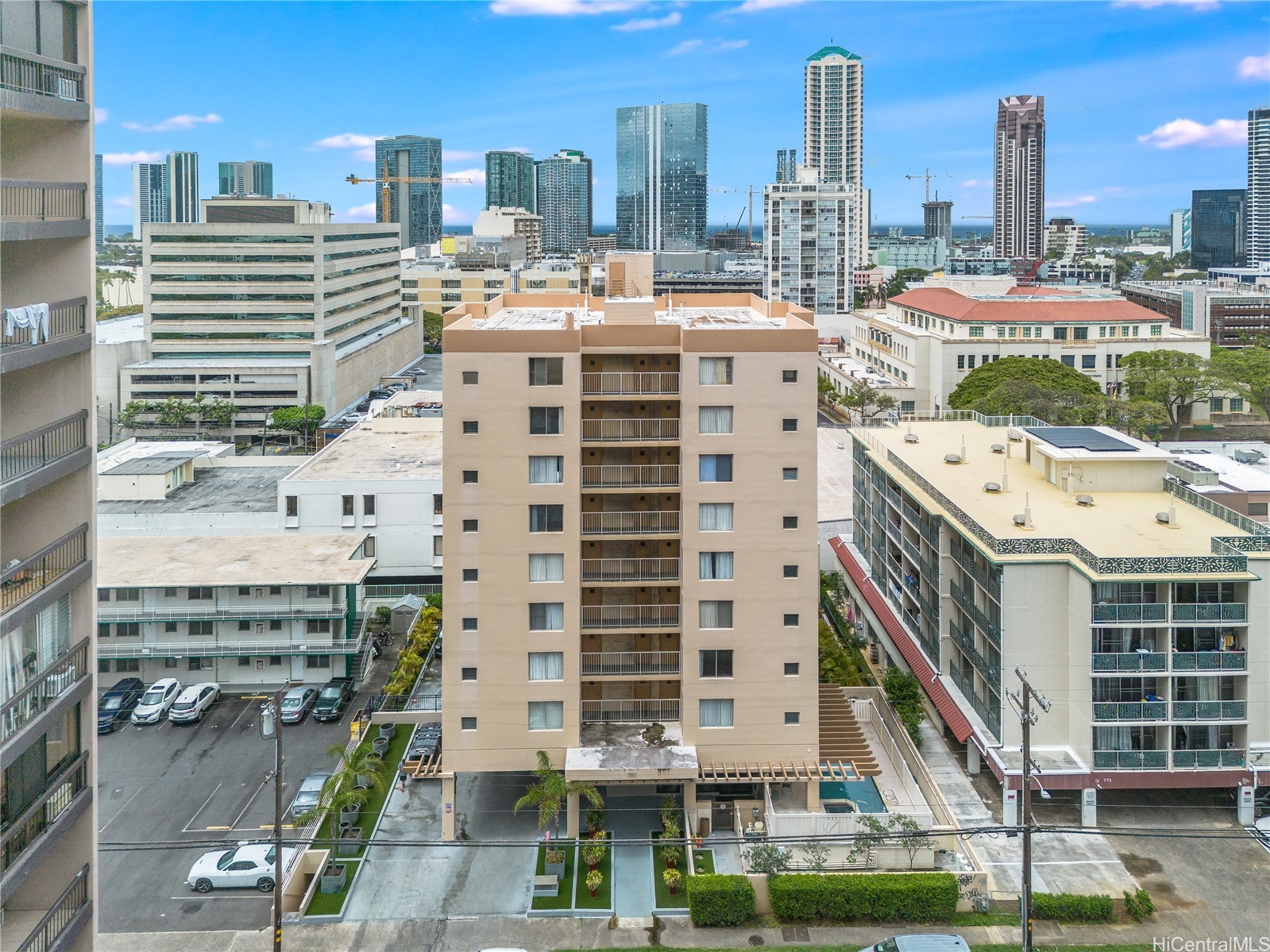 785 Kinau Street PH4