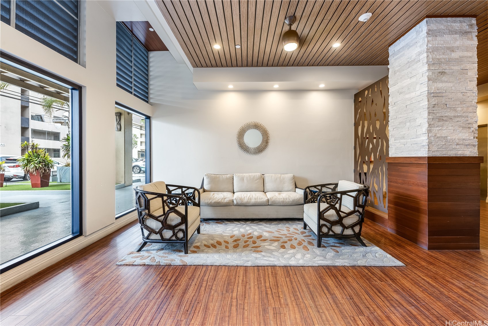 785 Kinau Street PH4