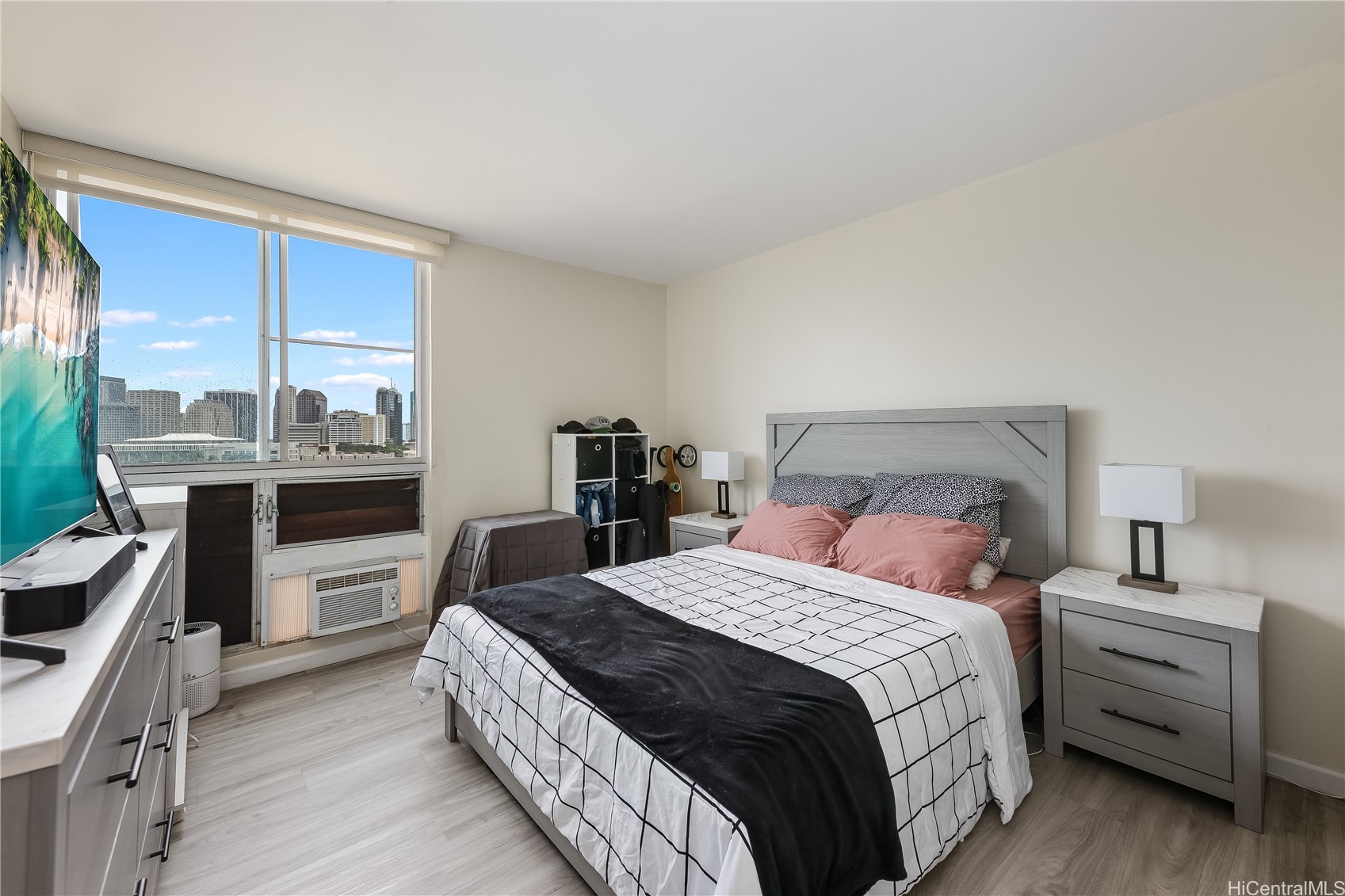 785 Kinau Street PH4