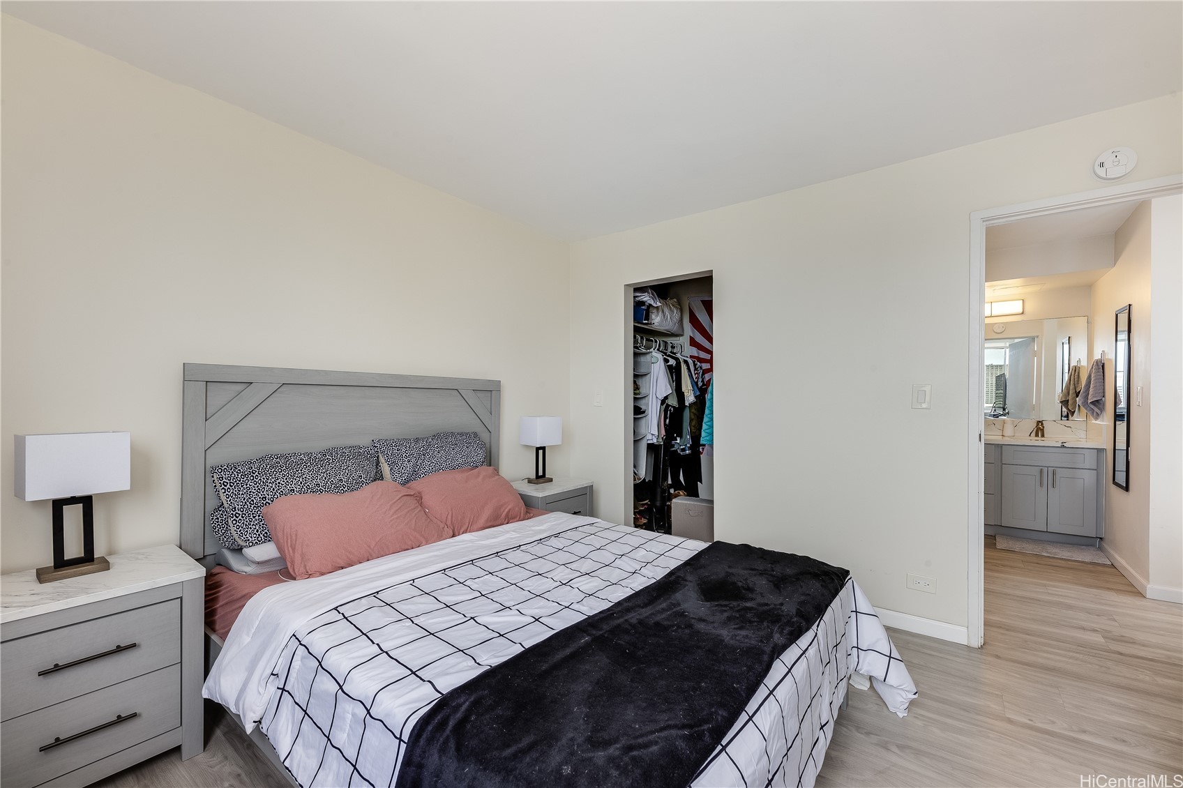 785 Kinau Street PH4