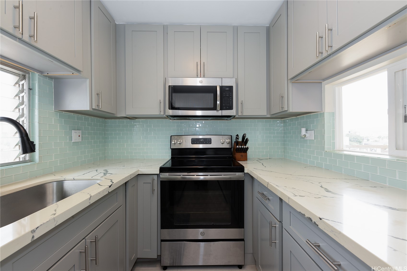 785 Kinau Street PH4