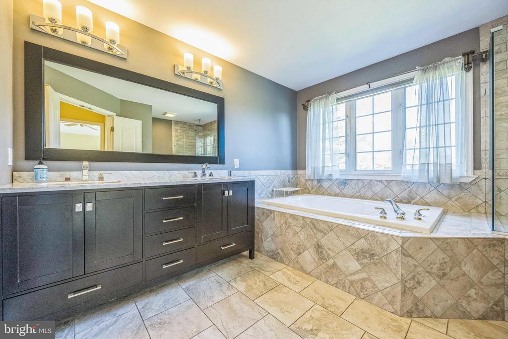 301 LEA DR