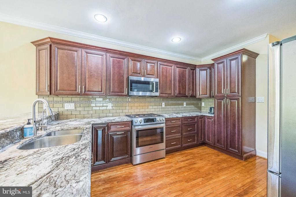 301 LEA DR