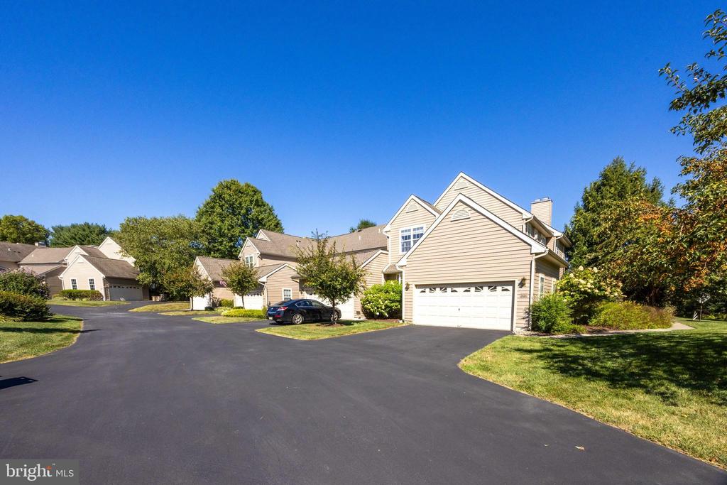301 LEA DR
