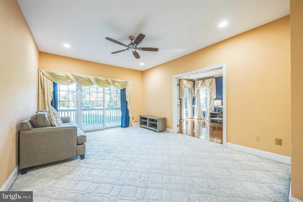 301 LEA DR