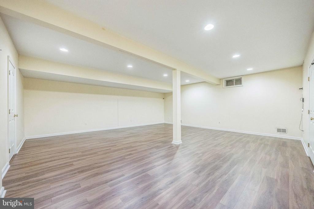 301 LEA DR