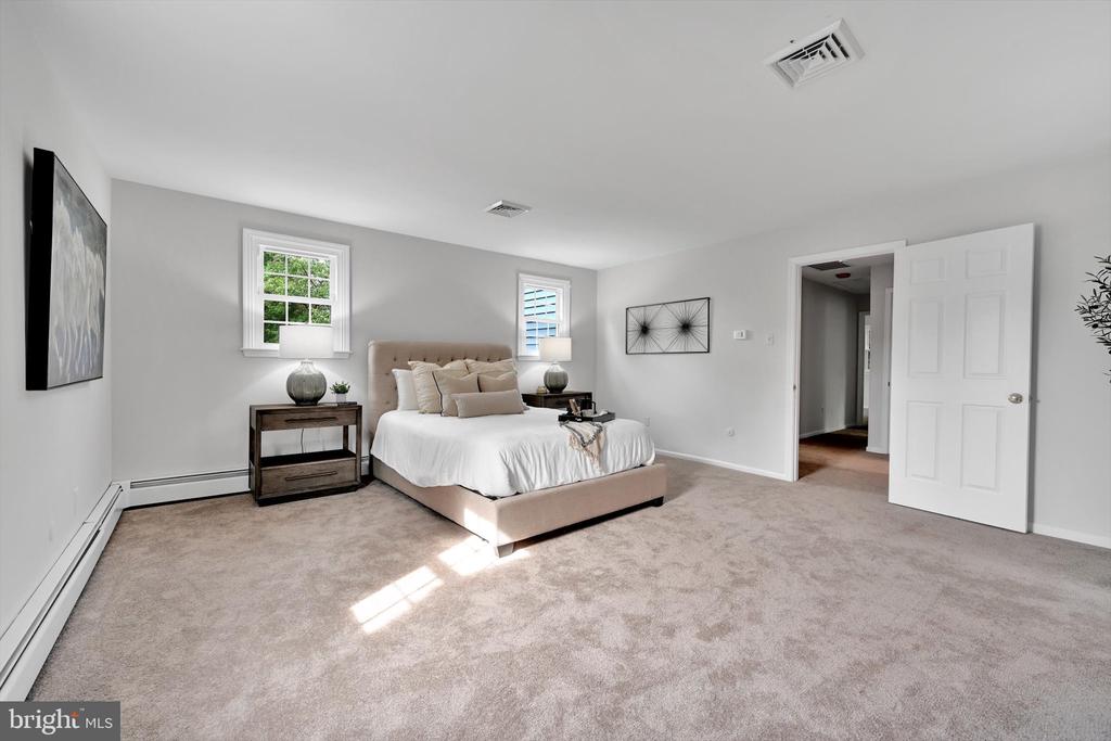 105 FERRY LANE