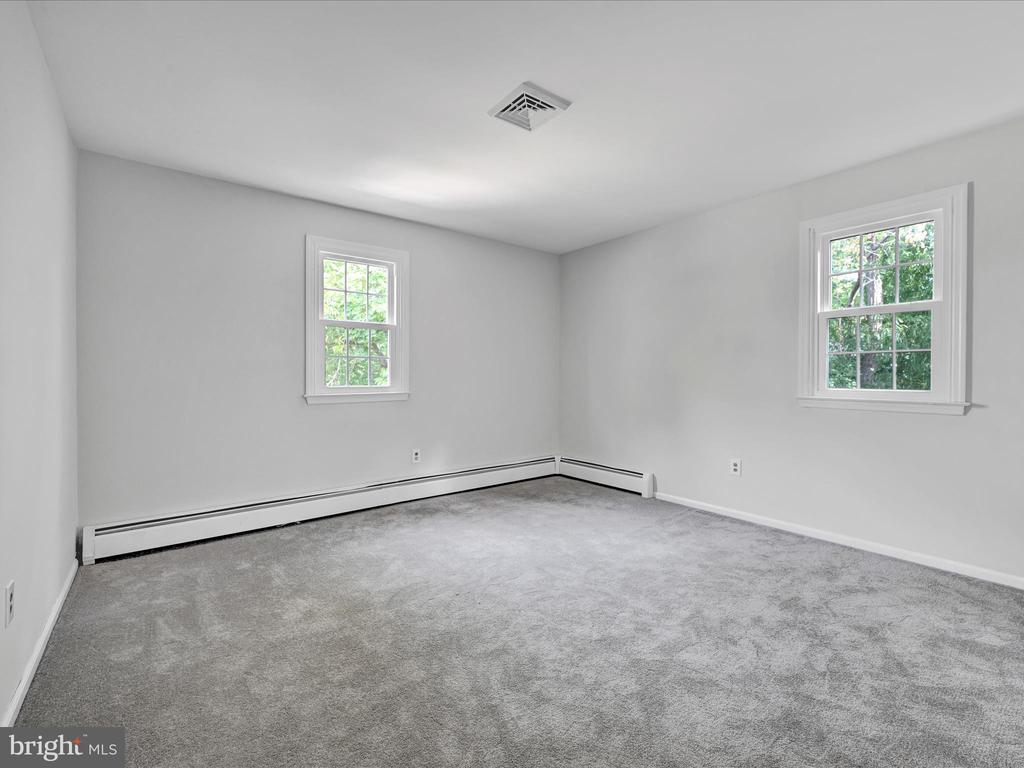 105 FERRY LANE