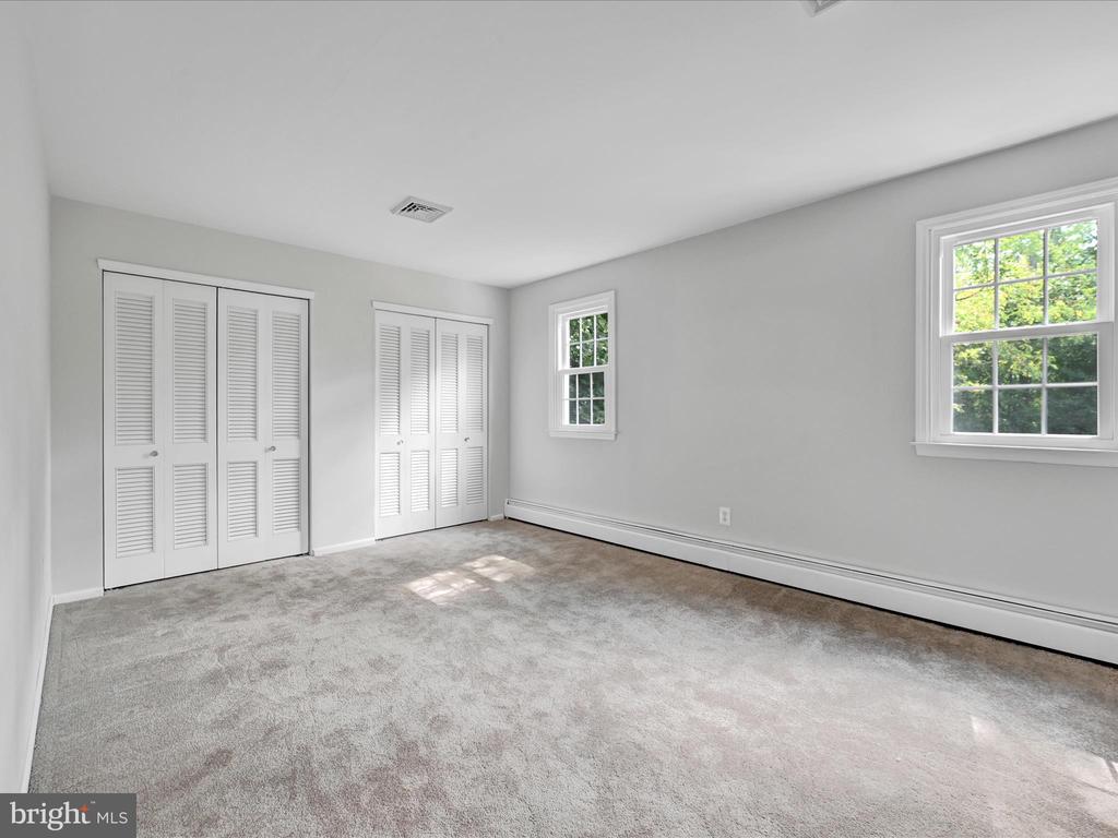 105 FERRY LANE