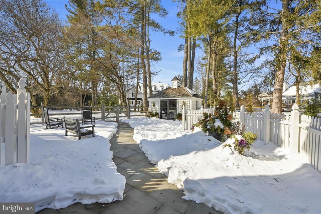 518 NEWTOWN ROAD