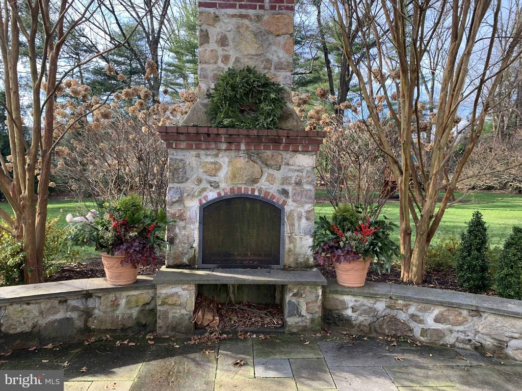 518 NEWTOWN ROAD