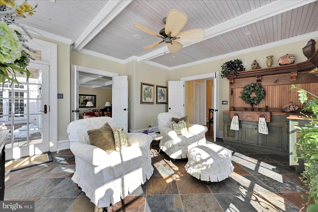 518 NEWTOWN ROAD