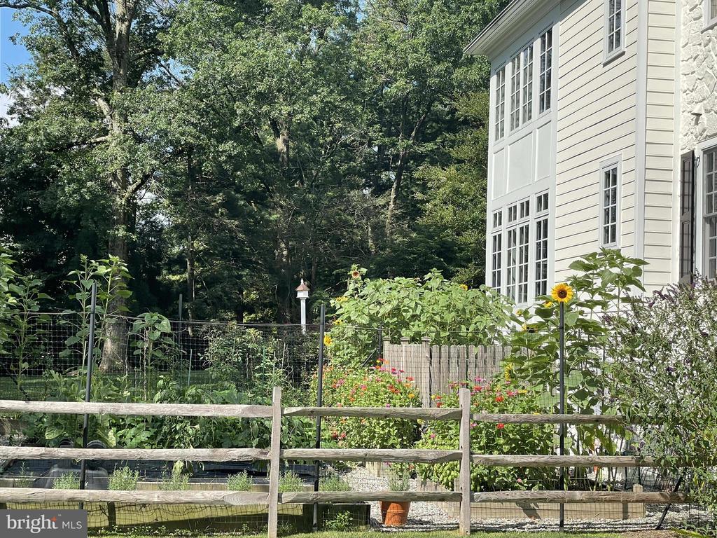 518 NEWTOWN ROAD