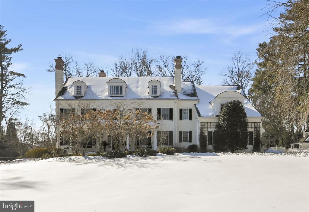 518 NEWTOWN ROAD