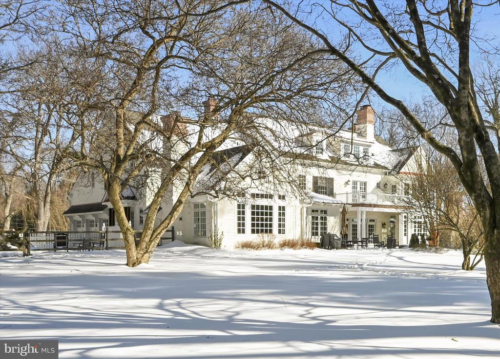 518 NEWTOWN ROAD