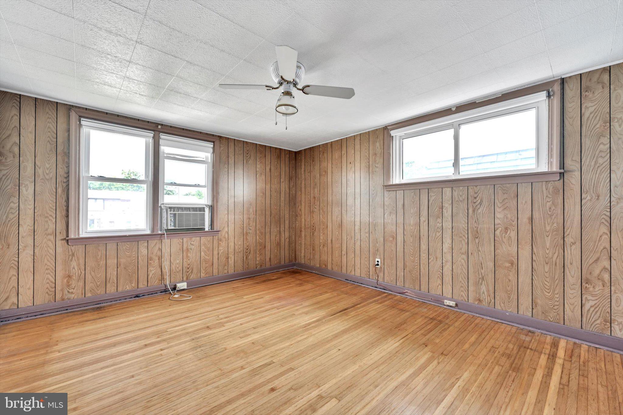 248 Crestwood Dr