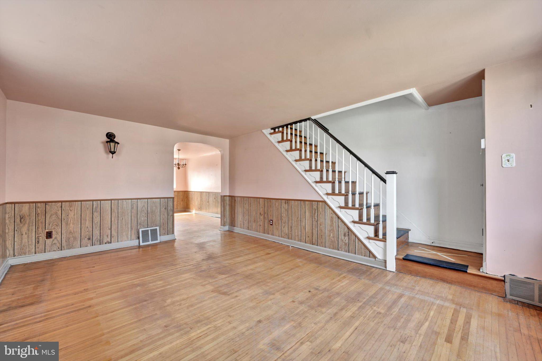 248 Crestwood Dr