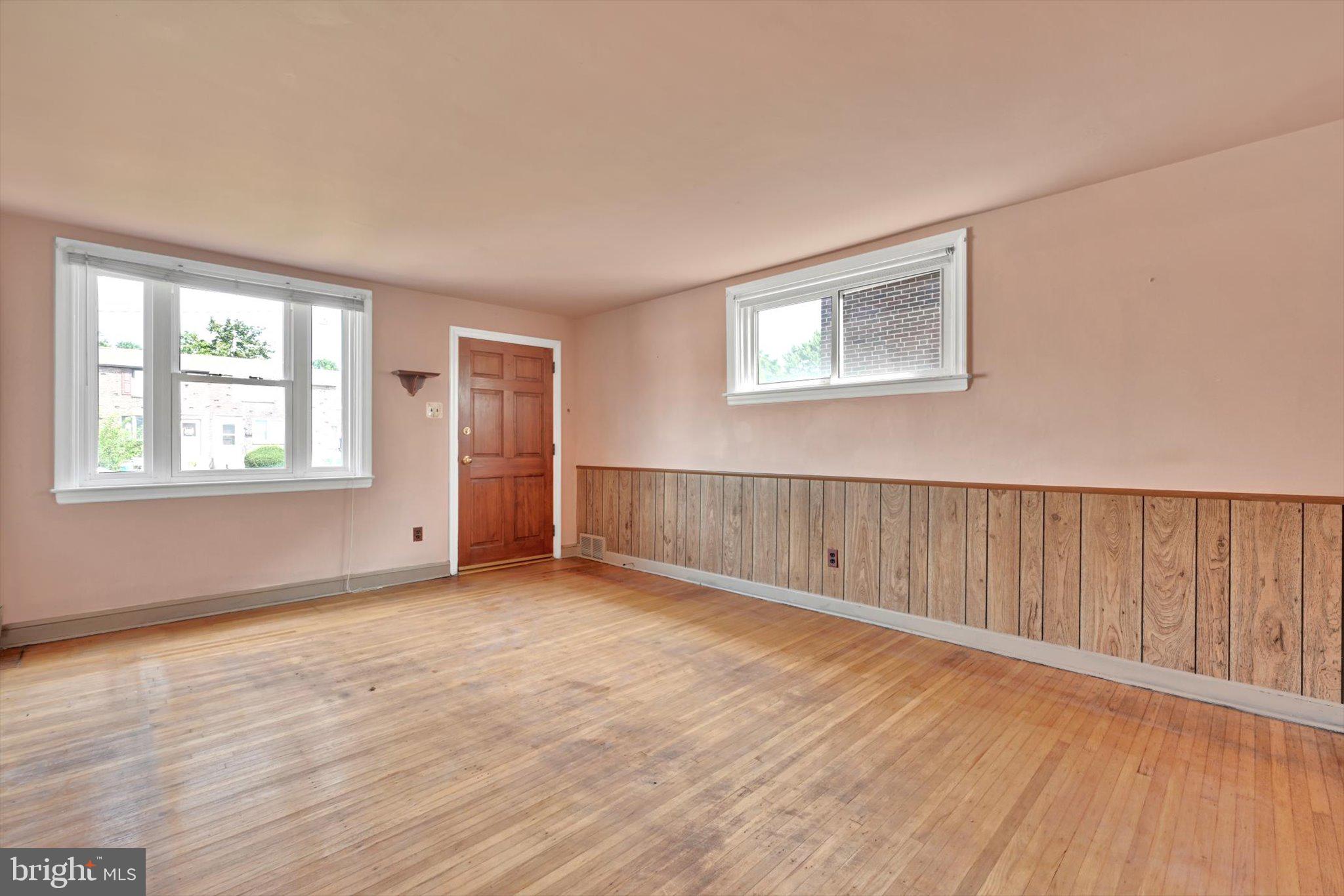 248 Crestwood Dr