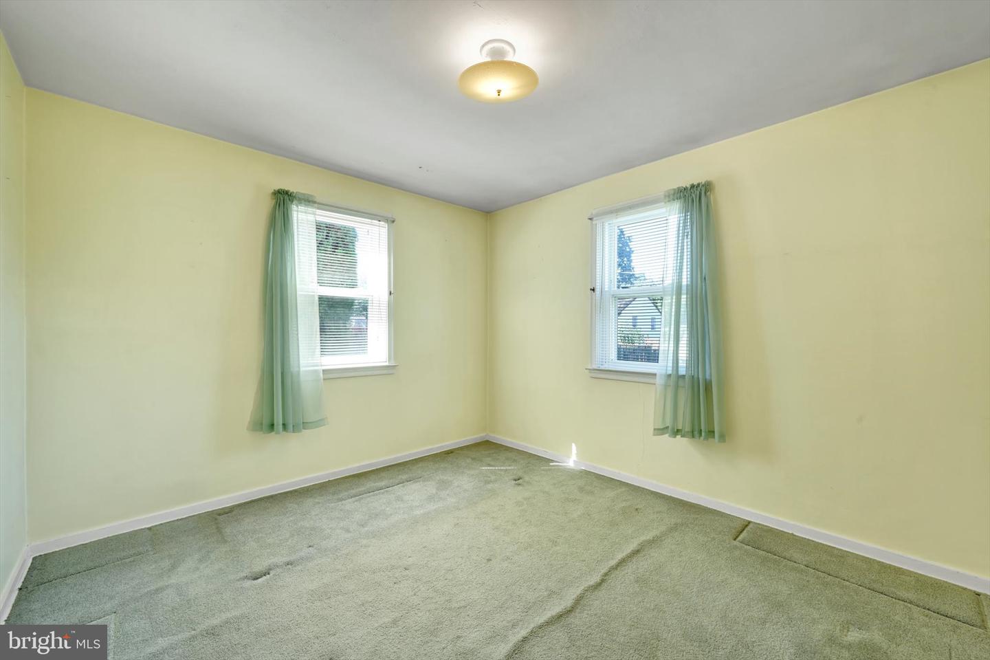83 Seward Ln