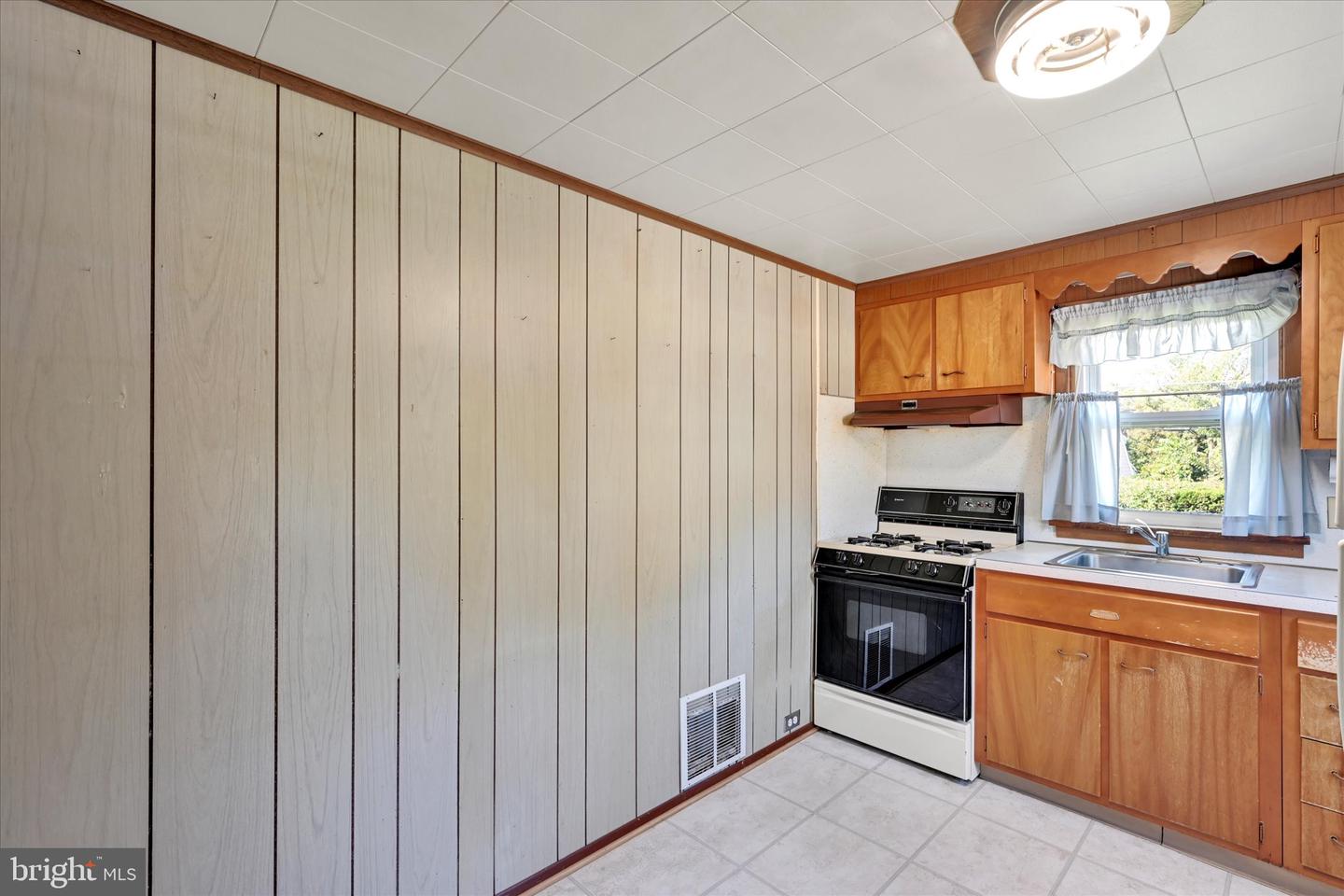 83 Seward Ln
