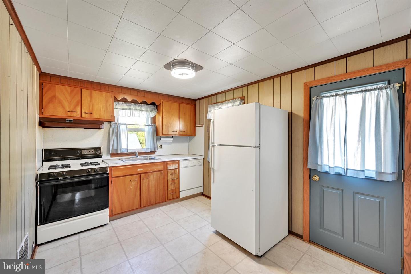 83 Seward Ln