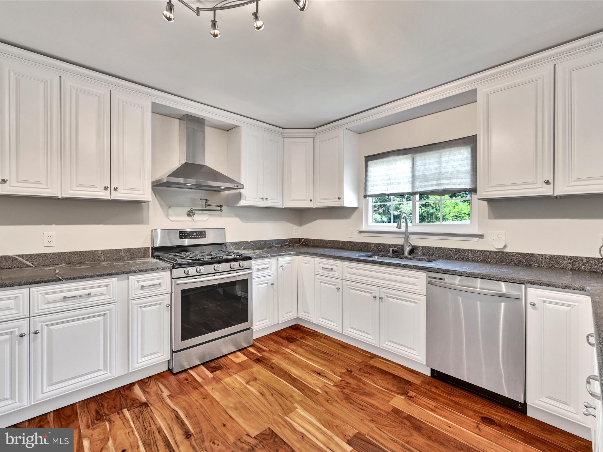 4036 Yorktown Dr