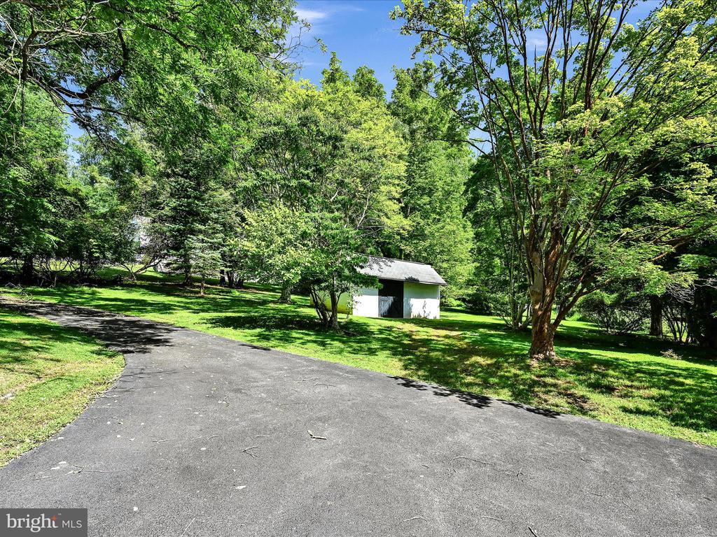 3901 Gradyville Rd
