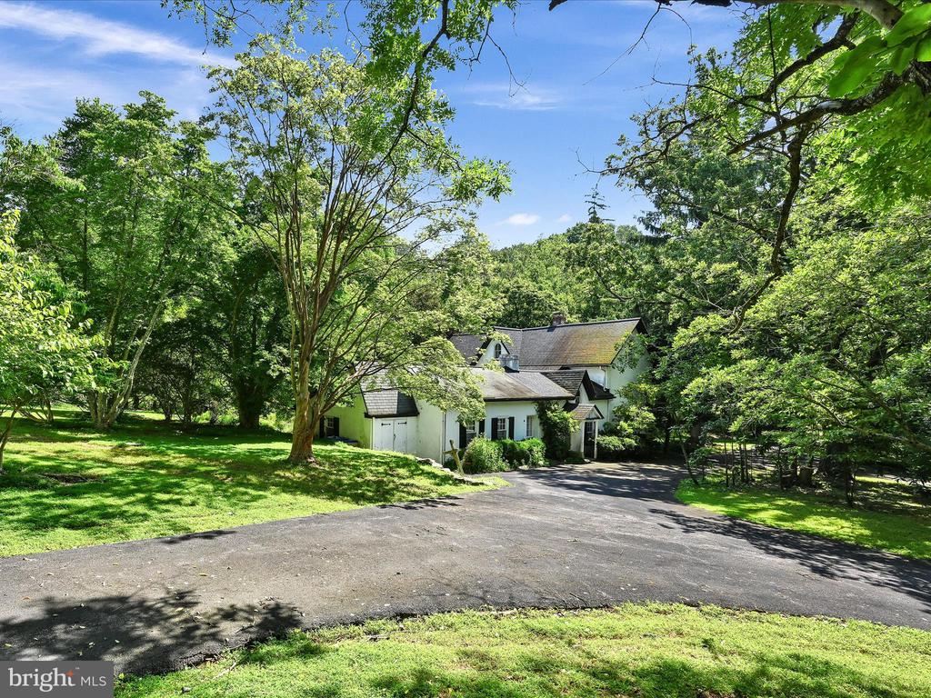3901 Gradyville Rd