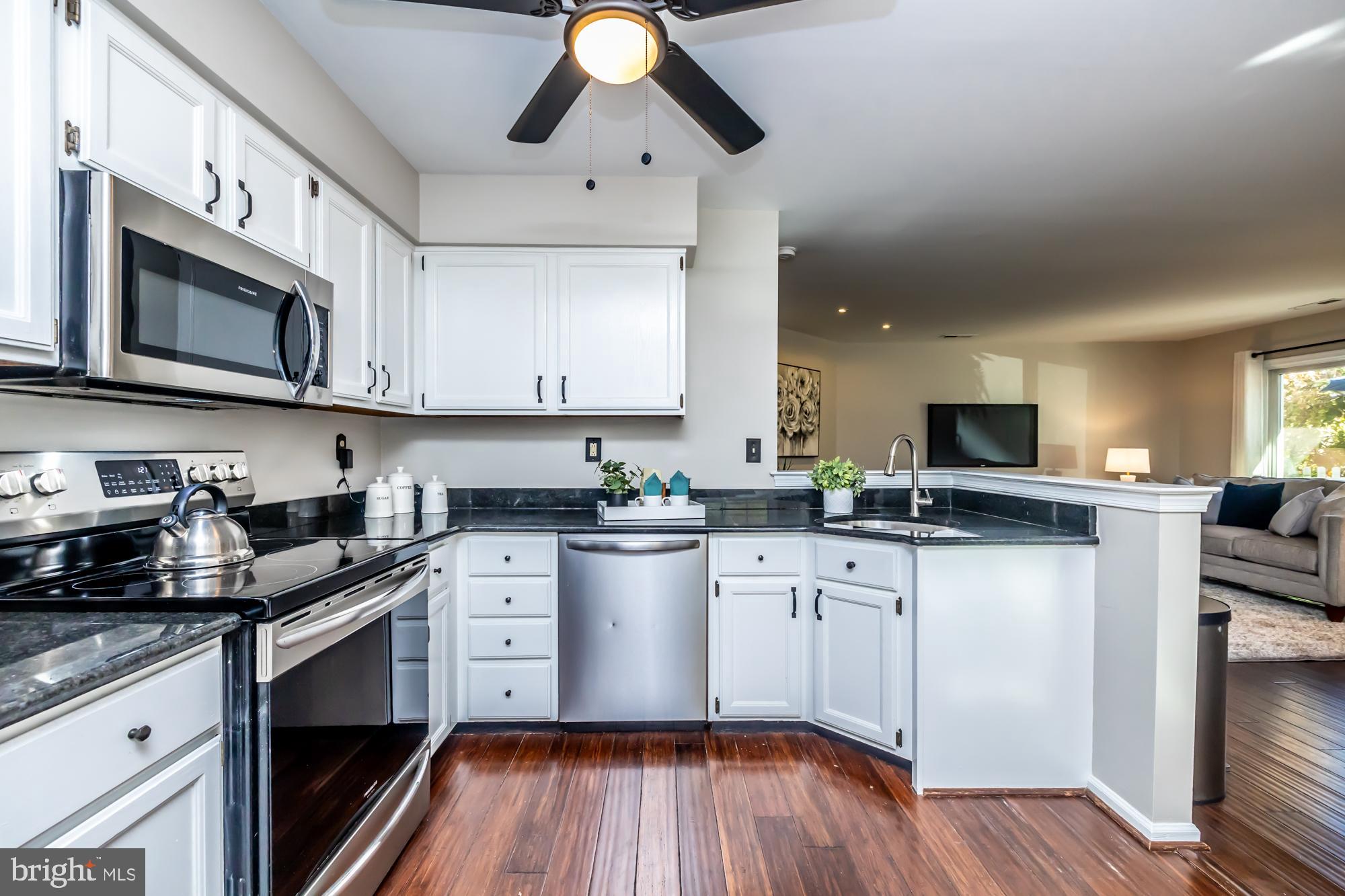 125 Deerfield Ct