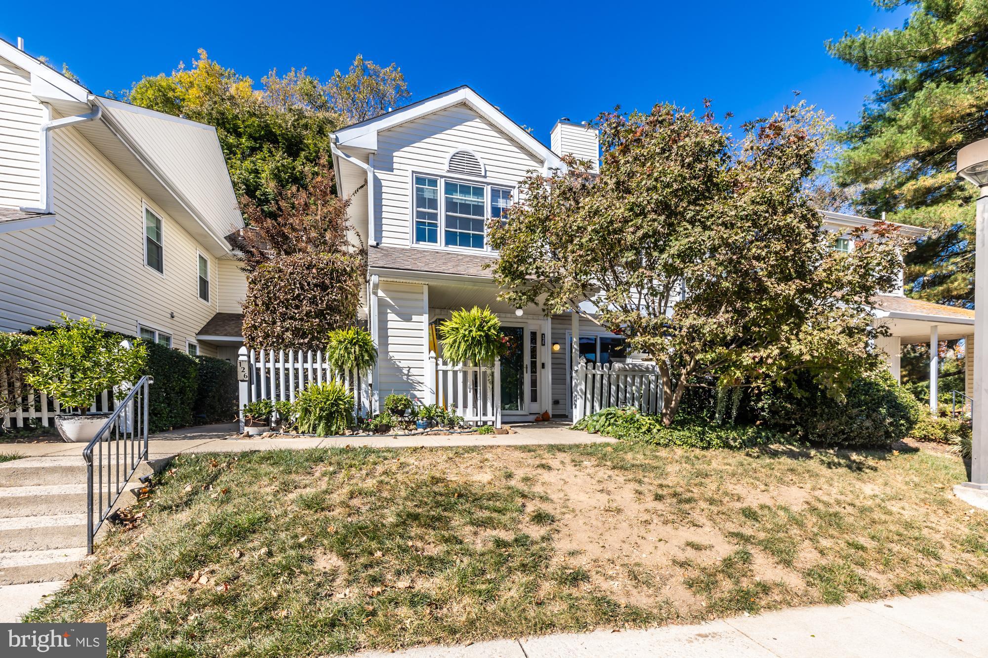 125 Deerfield Ct