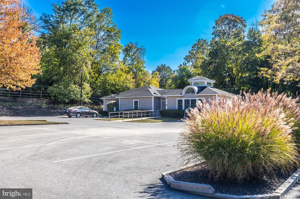 125 Deerfield Ct