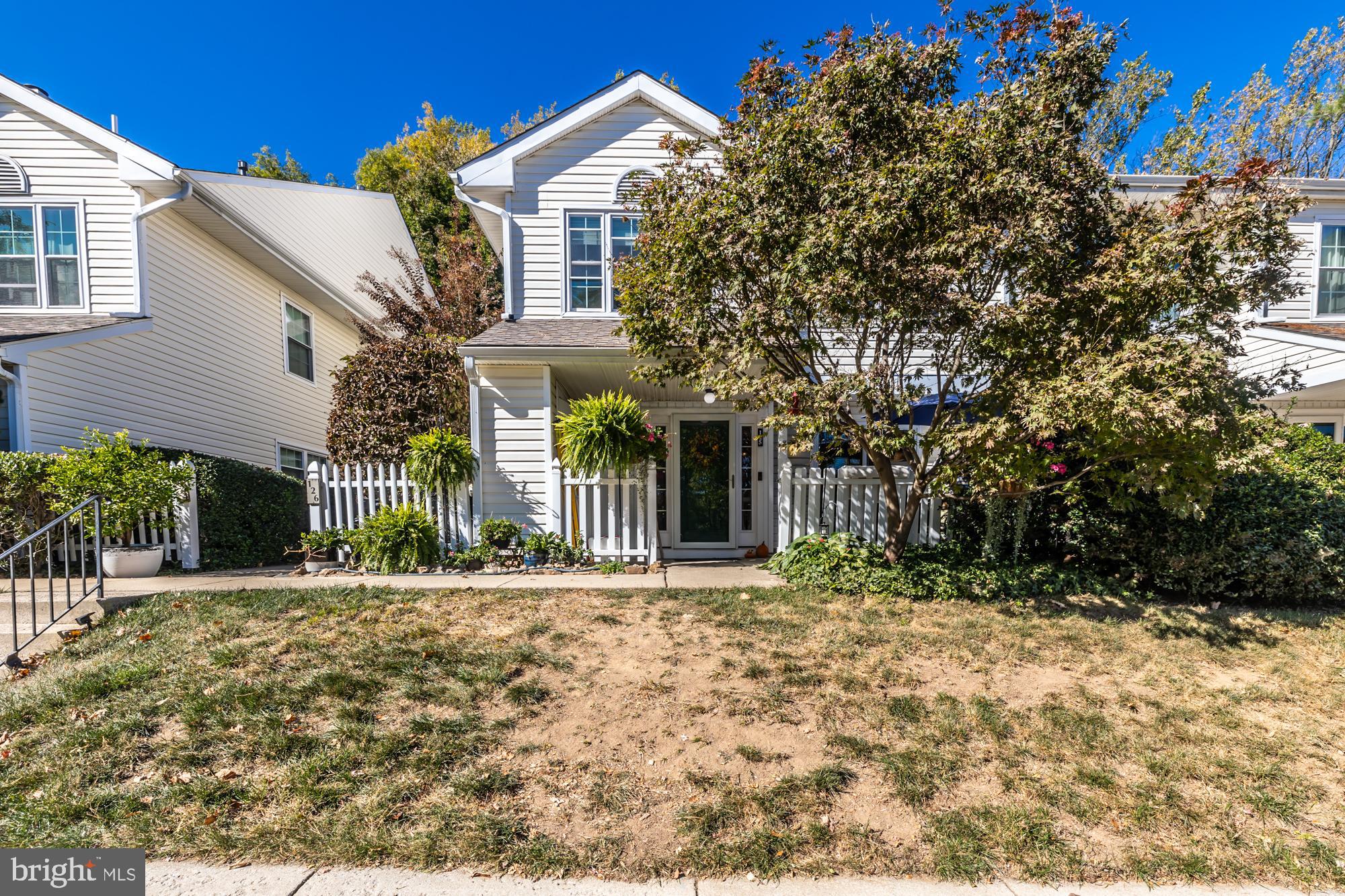 125 Deerfield Ct
