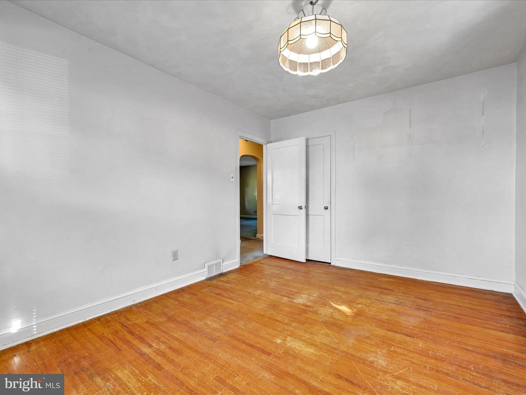 914 Village Rd