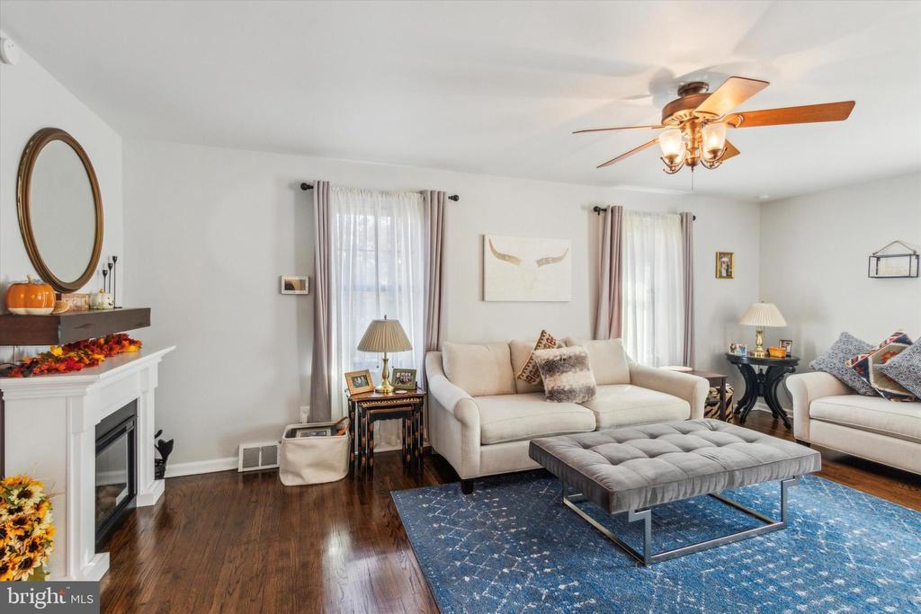 318 Hemlock Ln