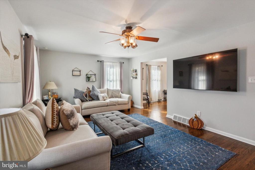 318 Hemlock Ln