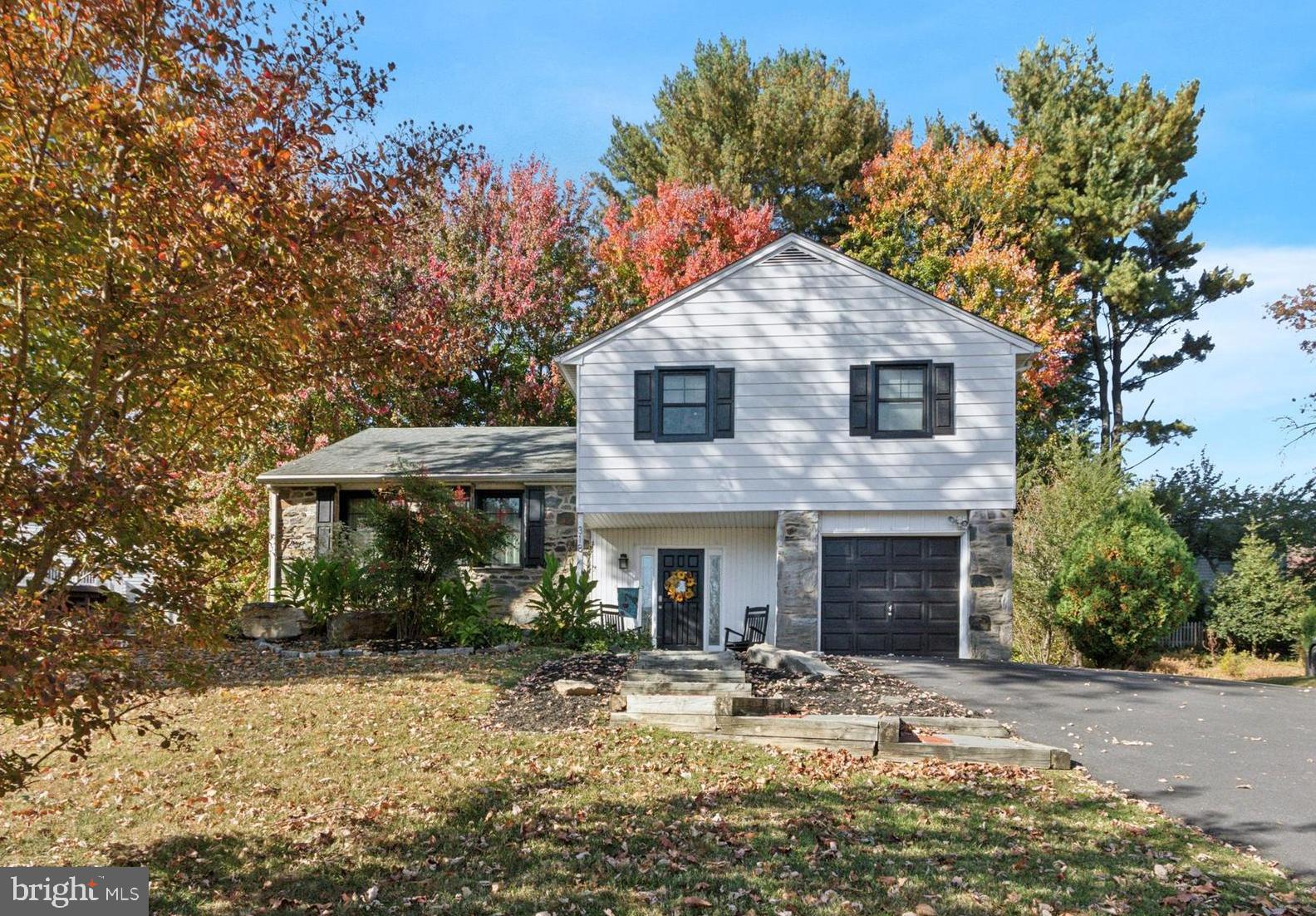 318 Hemlock Ln