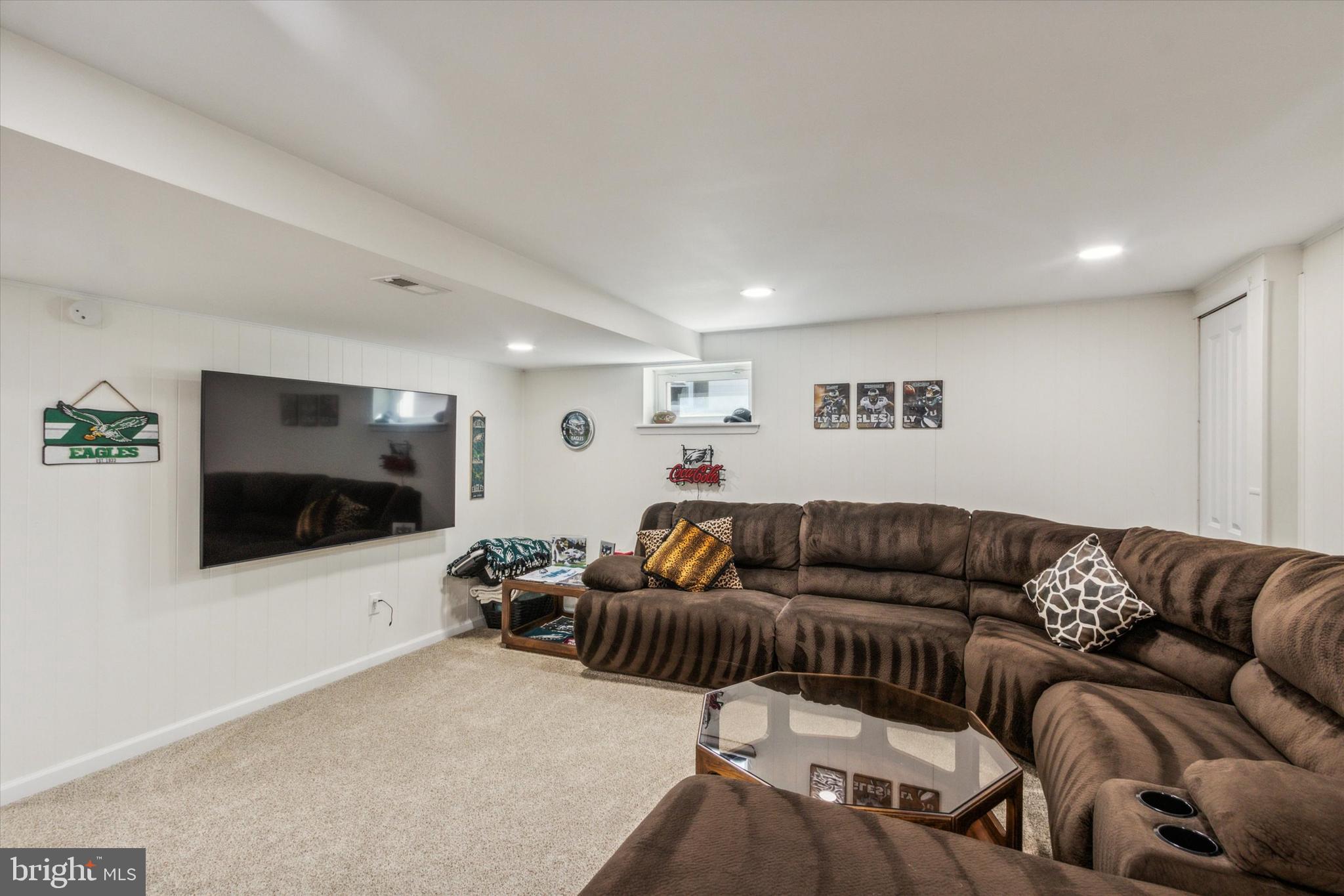 318 Hemlock Ln